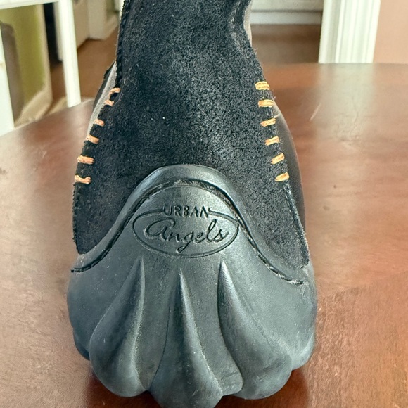 John Fluevog Urban Angel Courier Black Boots - Picture 6 of 10